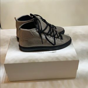 Balenciaga arenas size 42 (sting rays)